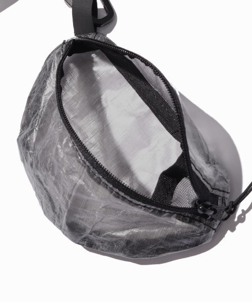 and wander（アンドワンダー）の「and wander / アンドワンダー: cuben fiber バックパック#	（バックパック/リュック・メンズ・ブラック/ホワイト・FREE）」の5枚目の写真