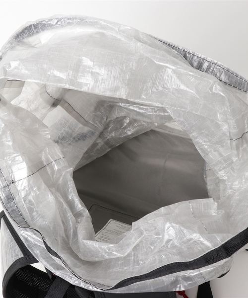 and wander（アンドワンダー）の「and wander / アンドワンダー: cuben fiber バックパック#	（バックパック/リュック・メンズ・ブラック/ホワイト・FREE）」の9枚目の写真