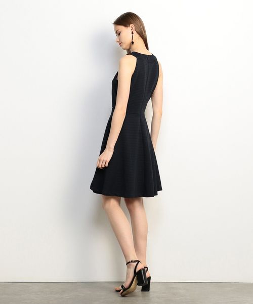 ARMANI EXCHANGE(アルマーニエクスチェンジ)の「【AXアルマーニ エクスチェンジ】クロスネック フレアワンピース(ワンピース・レディース・ホワイト/ネイビー・MEDIUM/SMALL/X-SMALL/LARGE)」の6枚目の写真