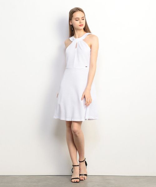 ARMANI EXCHANGE(アルマーニエクスチェンジ)の「【AXアルマーニ エクスチェンジ】クロスネック フレアワンピース(ワンピース・レディース・ホワイト/ネイビー・MEDIUM/SMALL/X-SMALL/LARGE)」の11枚目の写真