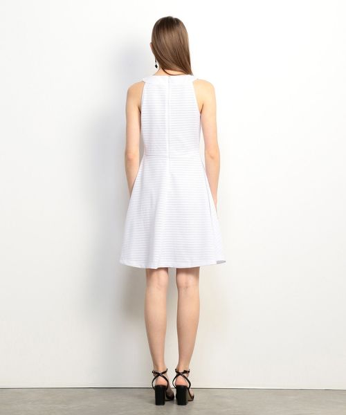 ARMANI EXCHANGE(アルマーニエクスチェンジ)の「【AXアルマーニ エクスチェンジ】クロスネック フレアワンピース(ワンピース・レディース・ホワイト/ネイビー・MEDIUM/SMALL/X-SMALL/LARGE)」の15枚目の写真