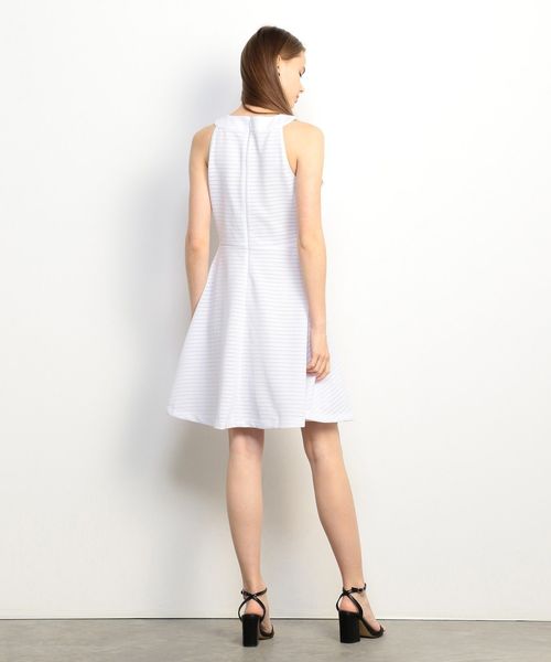 ARMANI EXCHANGE(アルマーニエクスチェンジ)の「【AXアルマーニ エクスチェンジ】クロスネック フレアワンピース(ワンピース・レディース・ホワイト/ネイビー・MEDIUM/SMALL/X-SMALL/LARGE)」の16枚目の写真