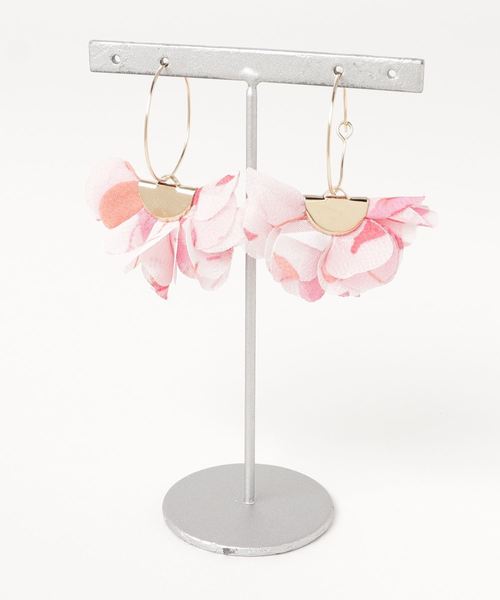 tone(トーン)の「【glou】シフォンフラワーのフープピアス(ピアス(両耳用)・レディース・ホワイト/ピンク/アイボリー/ブルー・FREE)」の2枚目の写真