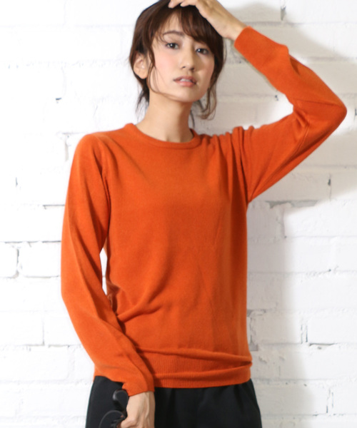 mili an deni（ミリアンデニ）の「洗えるカシミアタッチクルーネックプルオーバー（ニット/セーター・レディース・ブラック/ダークブラウン/ネイビー/ブラウン/グレー/レッド/オフホワイト/ブルー/モスグリーン/マスタード/ベビーピンク/ロイヤルブルー/ワイン/チャコール/テラコッタ/サーモンピンク/エメラルド/アッシュグレー/ラベンダー/ライトベージュ/スカイブルー・LL/M/L）」の8枚目の写真