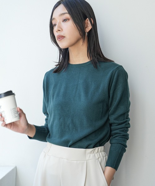 mili an deni（ミリアンデニ）の「洗えるカシミアタッチクルーネックプルオーバー（ニット/セーター・レディース・ブラック/ダークブラウン/ネイビー/ブラウン/グレー/レッド/オフホワイト/ブルー/モスグリーン/マスタード/ベビーピンク/ロイヤルブルー/ワイン/チャコール/テラコッタ/サーモンピンク/エメラルド/アッシュグレー/ラベンダー/ライトベージュ/スカイブルー・LL/M/L）」の11枚目の写真