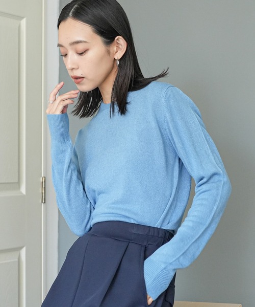 mili an deni（ミリアンデニ）の「洗えるカシミアタッチクルーネックプルオーバー（ニット/セーター・レディース・ブラック/ダークブラウン/ネイビー/ブラウン/グレー/レッド/オフホワイト/ブルー/モスグリーン/マスタード/ベビーピンク/ロイヤルブルー/ワイン/チャコール/テラコッタ/サーモンピンク/エメラルド/アッシュグレー/ラベンダー/ライトベージュ/スカイブルー・LL/M/L）」の12枚目の写真