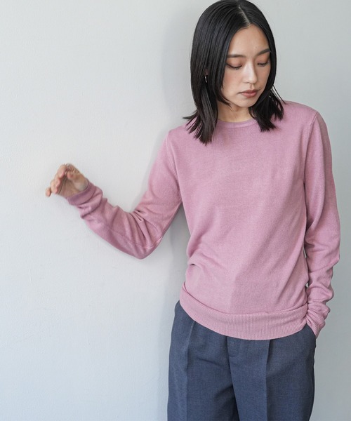 mili an deni（ミリアンデニ）の「洗えるカシミアタッチクルーネックプルオーバー（ニット/セーター・レディース・ブラック/ダークブラウン/ネイビー/ブラウン/グレー/レッド/オフホワイト/ブルー/モスグリーン/マスタード/ベビーピンク/ロイヤルブルー/ワイン/チャコール/テラコッタ/サーモンピンク/エメラルド/アッシュグレー/ラベンダー/ライトベージュ/スカイブルー・LL/M/L）」の22枚目の写真