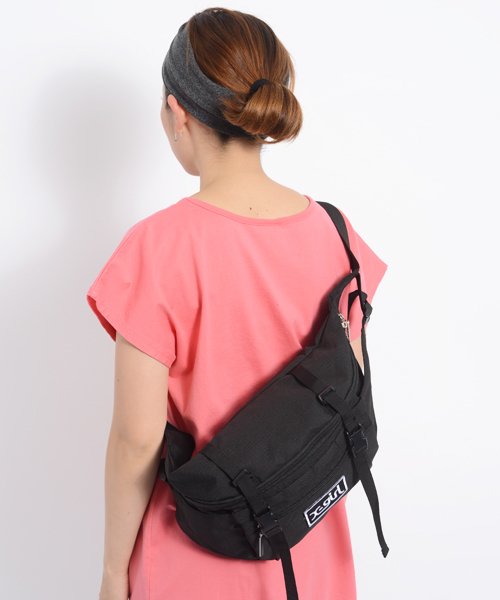 X-girl（エックスガール）の「ADVENTURE BODY BAG（ボディバッグ/ウエストポーチ・レディース・ブラック/レッド/パープル/グリーン・ONE SIZE）」の11枚目の写真