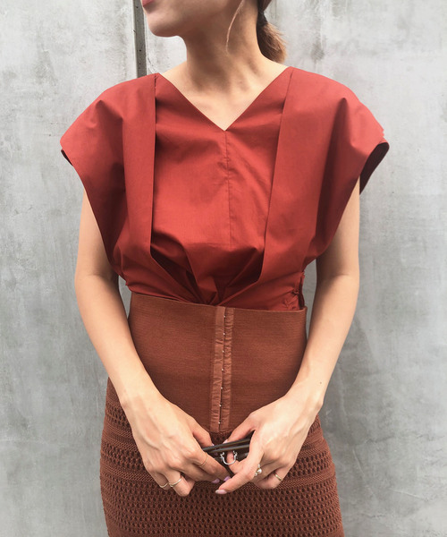 Ameri（アメリ）の「2WAY COMPACT BLOUSE（シャツ/ブラウス・レディース・ホワイト/チャコールグレー/レッド・FREE）」の3枚目の写真