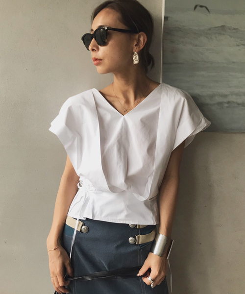 Ameri（アメリ）の「2WAY COMPACT BLOUSE（シャツ/ブラウス・レディース・ホワイト/チャコールグレー/レッド・FREE）」の4枚目の写真