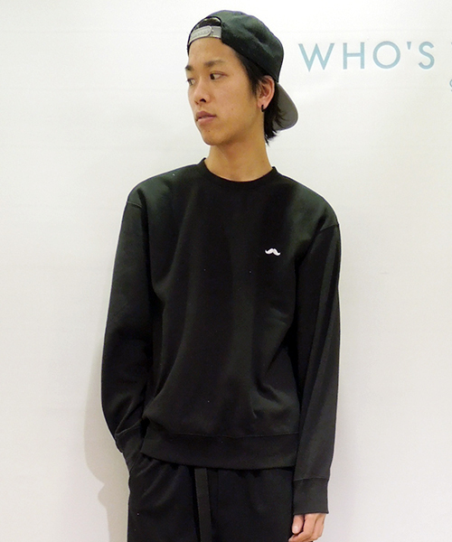 WHO'S WHO gallery（フーズフーギャラリー）の「【BOYMAN】ワンポイントレーナー（スウェット・メンズ・ネイビー/ブラック/グレー・LARGE/MEDIUM/SMALL）」の3枚目の写真