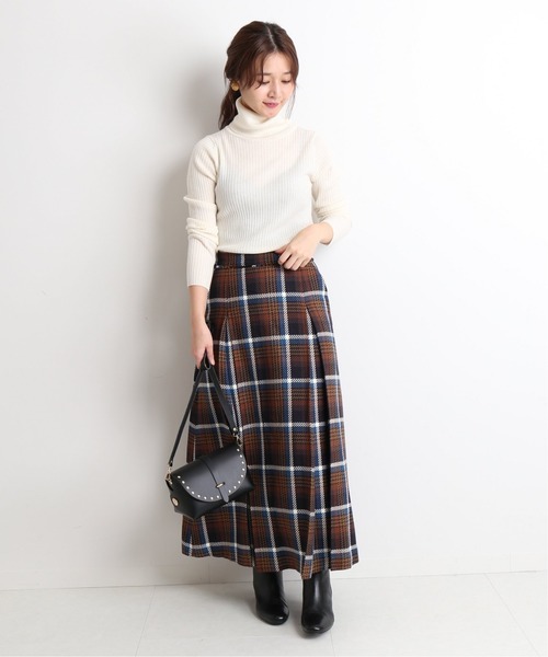 SLOBE IENA(スローブイエナ)の「ウォッシャブルウールハイゲージリブタートルニット◆(ニット/セーター・レディース・ブラック/アイボリー/ベージュ・FREE)」の18枚目の写真