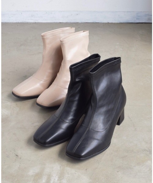 Aunt Marie's(アントマリーズ)の「AUNT MARIE'S フェイクレザーショートブーツ(ブーツ・レディース・ブラック/ベージュ・MEDIUM/LARGE)」の5枚目の写真