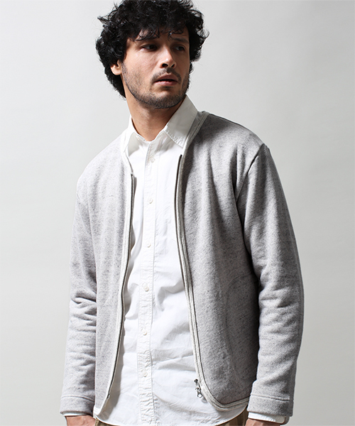 NANO universe（ナノユニバース）の「TABLOID NEWS(タブロイドニュース)/ TN別注吊り裏毛ジップカーデ（カーディガン/ボレロ・メンズ・グレー/ライトグレー・SMALL/X-LARGE/MEDIUM/LARGE）」の2枚目の写真