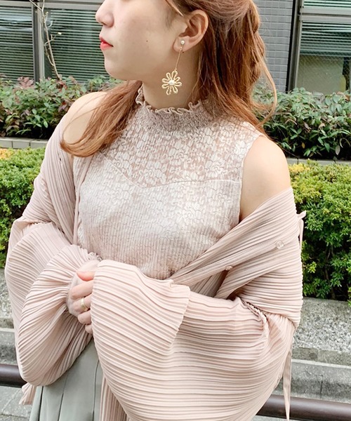 apres jour(アプレジュール)の「レースプリーツハイネックタンク【ZOZOTOWN限定アイテム】(タンクトップ・レディース・ブラック/オフホワイト/ライトベージュ・フリー)」の1枚目の写真