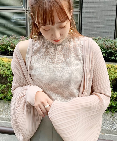 apres jour(アプレジュール)の「レースプリーツハイネックタンク【ZOZOTOWN限定アイテム】(タンクトップ・レディース・ブラック/オフホワイト/ライトベージュ・フリー)」の4枚目の写真