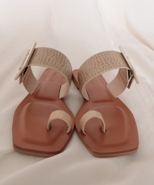 Cheek(チーク)の「ベルトトングサンダル(サンダル・レディース・ブラック/ベージュ・MEDIUM/LARGE)」の5枚目の写真