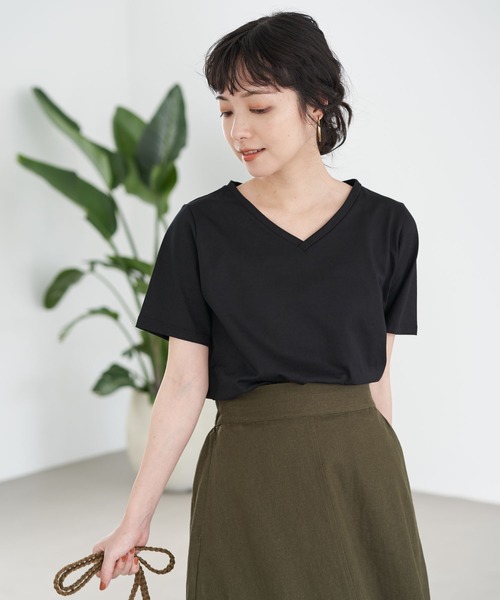 earth music&ecology（アースミュージックアンドエコロジー）の「Vネックプルオーバー ＊（Tシャツ/カットソー・レディース・オフホワイト/その他7/グレイッシュベージュ/ブラック/ダークグリーン/ネイビー・FREE）」の2枚目の写真