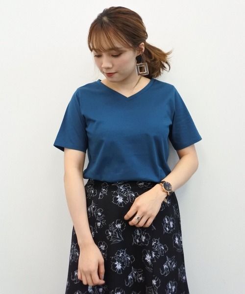 earth music&ecology（アースミュージックアンドエコロジー）の「Vネックプルオーバー ＊（Tシャツ/カットソー・レディース・オフホワイト/その他7/グレイッシュベージュ/ブラック/ダークグリーン/ネイビー・FREE）」の9枚目の写真