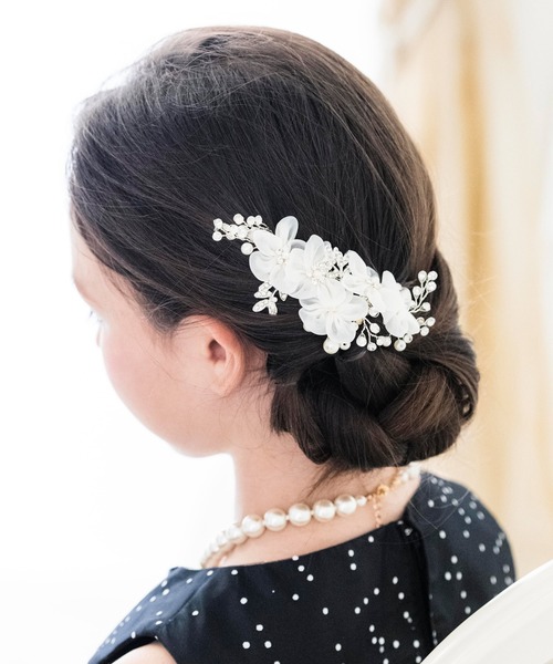 Catherine Cottage(キャサリンコテージ)の「パールフラワーパーティーコーム(その他ヘアアクセサリー・キッズ・シルバー・FREE)」の6枚目の写真