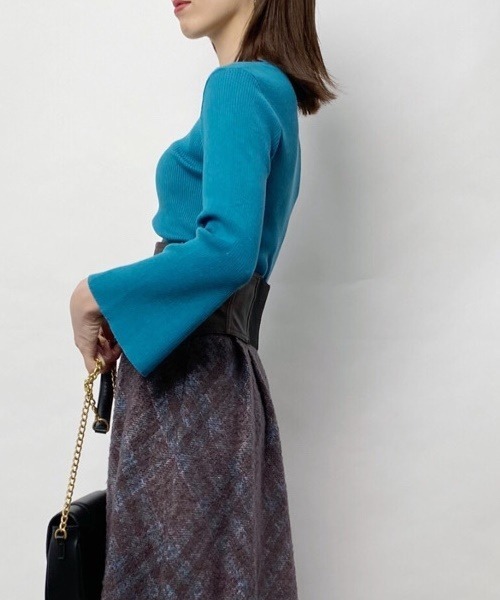 SNIDEL 新品タグ付き リブフレアニットプルオーバー SNIDEL（スナイデル）の「フレアスリーブリブニットプルオーバー