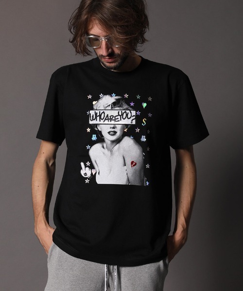 STUD MUFFIN（スタッドマフィン）の「mt6863-5.6OZコットン天竺 WHOAREYOUシークイン S-S  Tシャツ（Tシャツ/カットソー・メンズ・ホワイト/ブラック・4/2/3）」の2枚目の写真