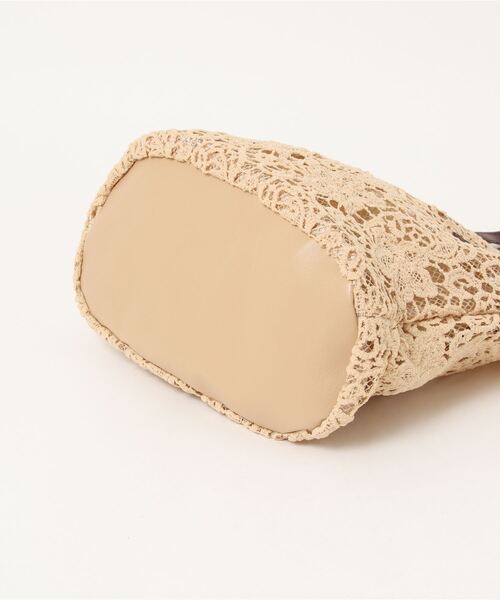 TABI PAL（タビパル）の「ポーチ付きレース刺繍トートバッグ（トートバッグ・レディース・ベージュ/ホワイト・FREE）」の4枚目の写真