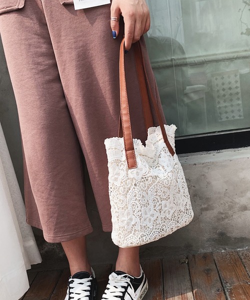 TABI PAL（タビパル）の「ポーチ付きレース刺繍トートバッグ（トートバッグ・レディース・ベージュ/ホワイト・FREE）」の5枚目の写真