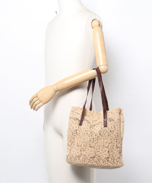 TABI PAL（タビパル）の「ポーチ付きレース刺繍トートバッグ（トートバッグ・レディース・ベージュ/ホワイト・FREE）」の16枚目の写真
