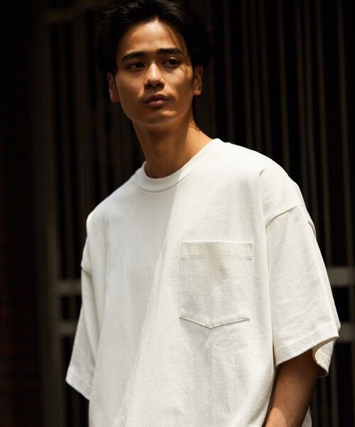 FREAK'S STORE（フリークスストア）の「HEAVY WEIGHT CREW POCKET TEE/ヘビーウェイト クルーネック ポケット Tシャツ/ヘビーオンス/ビックシルエット（Tシャツ/カットソー・メンズ・ホワイト/ブラック/ベージュ/モスグリーン/チャコール・SMALL/MEDIUM/LARGE）」の2枚目の写真