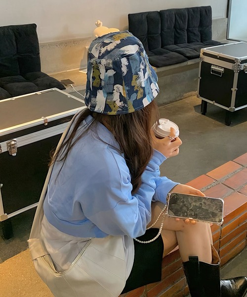 me+em select（ミームセレクト）の「ペイントデニムバケットハット【サイズ調節可能】（ハット・レディース・ライトブルー/ネイビー/ダークブルー・FREE）」の4枚目の写真