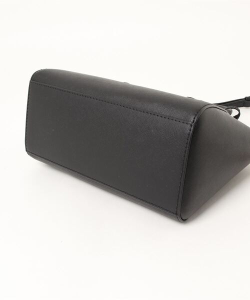 MICHAEL KORS（マイケルコース）の「CIARA ミディアム メッセンジャー（ショルダーバッグ・レディース・ブラック・FREE）」の4枚目の写真