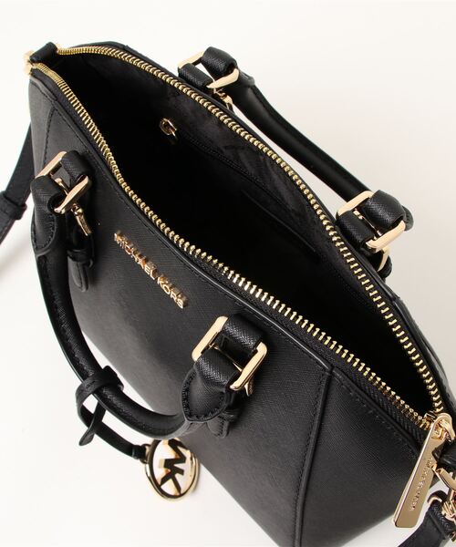 MICHAEL KORS（マイケルコース）の「CIARA ミディアム メッセンジャー（ショルダーバッグ・レディース・ブラック・FREE）」の5枚目の写真