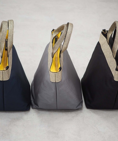 VIOLAd'ORO（ヴィオラドーロ）の「【VIOLAd'ORO/ヴィオラドーロ】GINO ナイロントートバッグ（ショルダーバッグ・レディース・ブラック/ネイビー/グレー・FREE）」の7枚目の写真