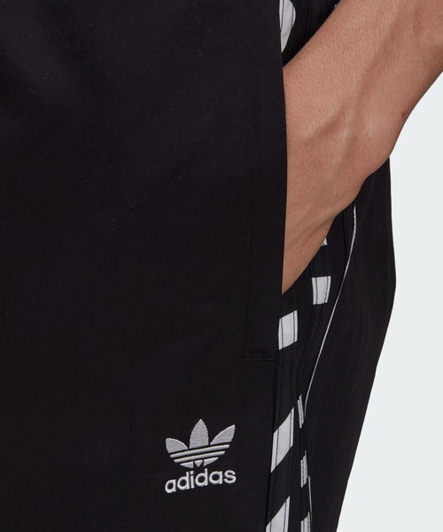 adidas（アディダス）の「HTC　ウーブン　トラックパンツ（その他パンツ・メンズ・ブラック×ホワイト・X-SMALL/LARGE/MEDIUM/XXX-LARGE/XX-LARGE/X-LARGE/SMALL）」の4枚目の写真