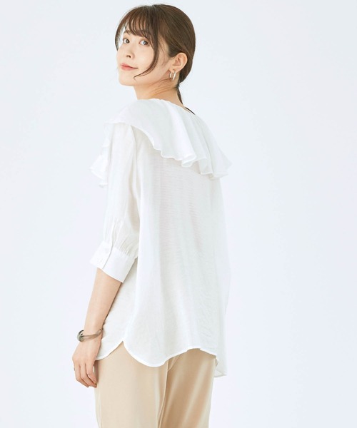 mikke（ミッケ）の「ラッフルフリル ビッグカラーブラウス（シャツ/ブラウス・レディース・ベージュ/オフホワイト/カーキ・FREE）」の11枚目の写真