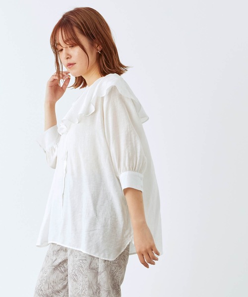 mikke（ミッケ）の「ラッフルフリル ビッグカラーブラウス（シャツ/ブラウス・レディース・ベージュ/オフホワイト/カーキ・FREE）」の4枚目の写真