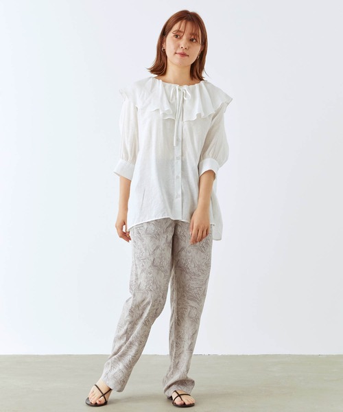 mikke（ミッケ）の「ラッフルフリル ビッグカラーブラウス（シャツ/ブラウス・レディース・ベージュ/オフホワイト/カーキ・FREE）」の8枚目の写真