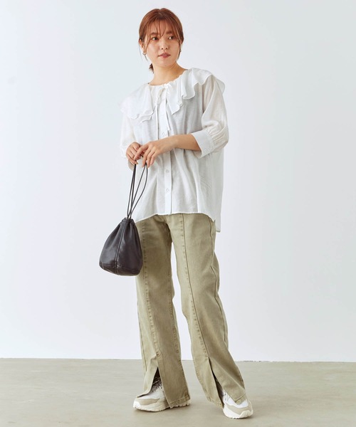 mikke（ミッケ）の「ラッフルフリル ビッグカラーブラウス（シャツ/ブラウス・レディース・ベージュ/オフホワイト/カーキ・FREE）」の12枚目の写真