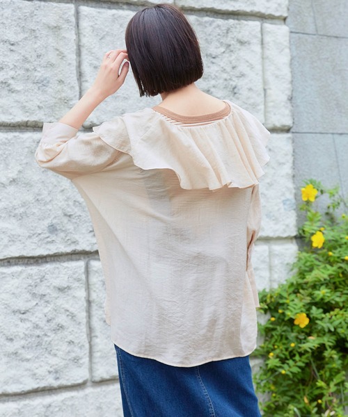 mikke（ミッケ）の「ラッフルフリル ビッグカラーブラウス（シャツ/ブラウス・レディース・ベージュ/オフホワイト/カーキ・FREE）」の17枚目の写真