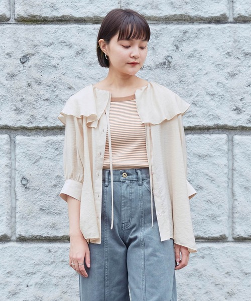 mikke（ミッケ）の「ラッフルフリル ビッグカラーブラウス（シャツ/ブラウス・レディース・ベージュ/オフホワイト/カーキ・FREE）」の21枚目の写真