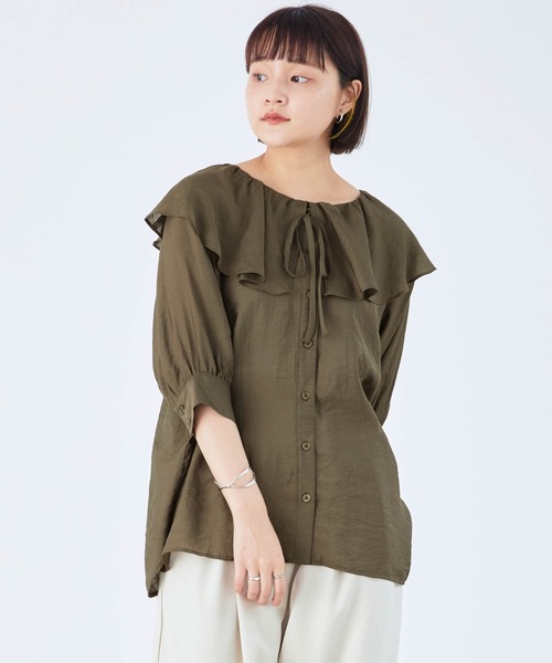 mikke（ミッケ）の「ラッフルフリル ビッグカラーブラウス（シャツ/ブラウス・レディース・ベージュ/オフホワイト/カーキ・FREE）」の9枚目の写真