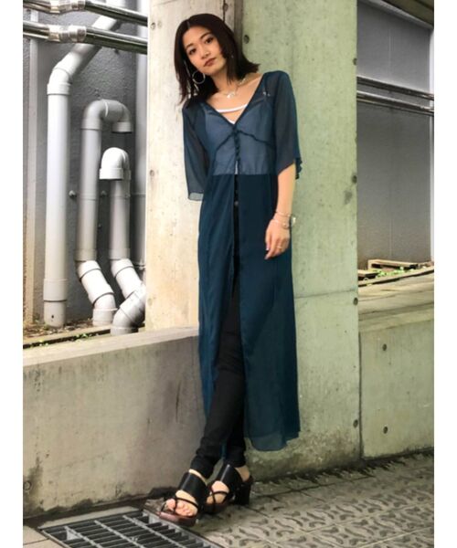 EMODA（エモダ）の「シアーリンクルロングシャツ（シャツ/ブラウス・レディース・ブラック/ブルー/ベージュ・FREE）」の4枚目の写真