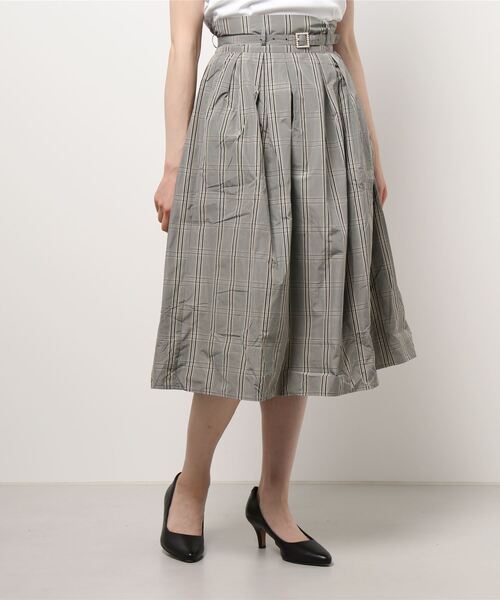 ADIRA（アディラ）の「メモリータフタチェックミディースカート（スカート・レディース・ベージュ/ブラック・MEDIUM）」の12枚目の写真