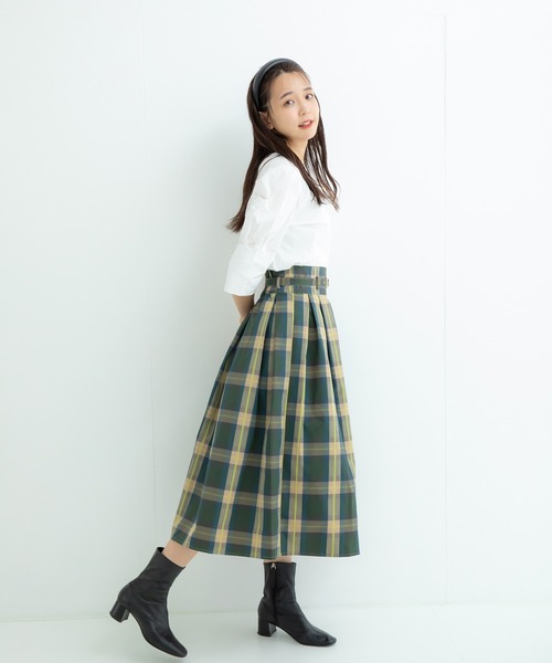 ADIRA（アディラ）の「メモリータフタチェックミディースカート（スカート・レディース・ベージュ/ブラック・MEDIUM）」の18枚目の写真