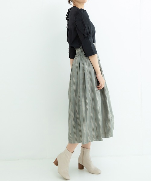 ADIRA（アディラ）の「メモリータフタチェックミディースカート（スカート・レディース・ベージュ/ブラック・MEDIUM）」の4枚目の写真