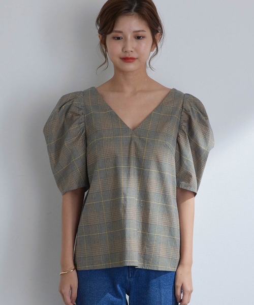 vis-`a-vis(ビサビ)の「【WEB限定】Vネックバック釦ボリュームスリーブブラウス(シャツ/ブラウス・レディース・ピンク/グリーン/ブラウン系その他・FREE)」の12枚目の写真