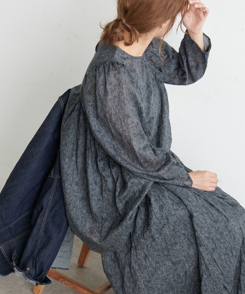 PUAL CE CIN（ピュアルセシン）の「線描きプリントプルオーバーブラウス（シャツ/ブラウス・レディース・モカ/ライトベージュ/チャコールグレー・FREE）」の2枚目の写真