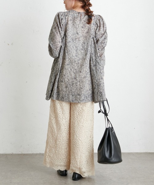 PUAL CE CIN（ピュアルセシン）の「線描きプリントプルオーバーブラウス（シャツ/ブラウス・レディース・モカ/ライトベージュ/チャコールグレー・FREE）」の19枚目の写真