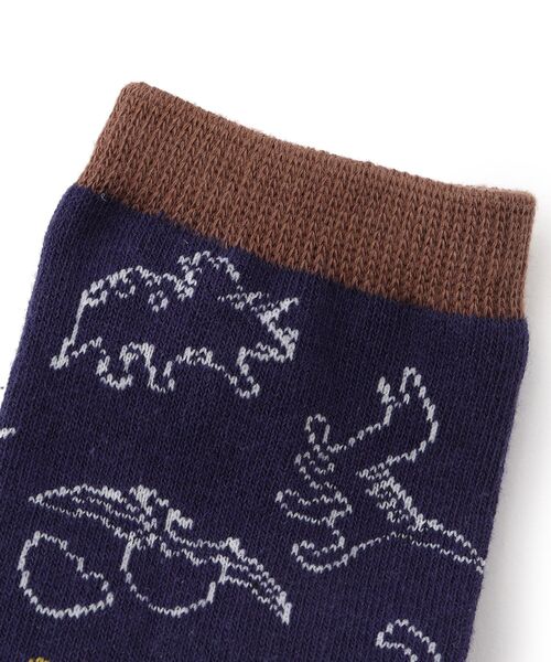 SHOO・LA・RUE（シューラルー）の「◆恐竜総柄クルーソックス（ソックス/靴下・キッズ・ネイビー系3/ブラック系3/アイボリー系3/グレー系3・56/59/53）」の6枚目の写真